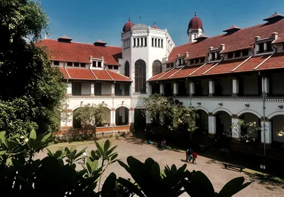 Bikin Itinerary, 1. Bikin Itinerary, 2. Transportasi yang Digunakan, 3. Cari Penginapan Sesuai Kebutuhan, 4. Siapkan Uang Tunai dan Uang Non Tunai, 5. Pilih Pakaian yang Nyaman, 6. Jangan Lupa Perlindungan Kulit, 7. Bawa Makanan Ringan dan Minum di Tas, 8. Kuliner Lokal is a Must!