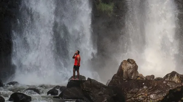 Curug Cinulang, 1. Taman Buru Gunung Masigit Kareumbi, 2. Dreamland Cicalengka, 3. Bukit Teletubbies, 4. Puncak Suji, 5. Curug Cinulang, 6. Pasir Candi, 7. Desa Wisata Sehati