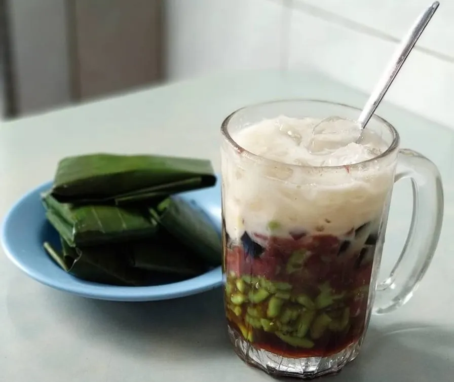 Es Campur, 1. Tau Kua Heci, 2. Ifumie Binjai, 3. Mie Sop Ayam, 4. Tahu Balek, 5. Es Campur, 6. Rambutan Binjai