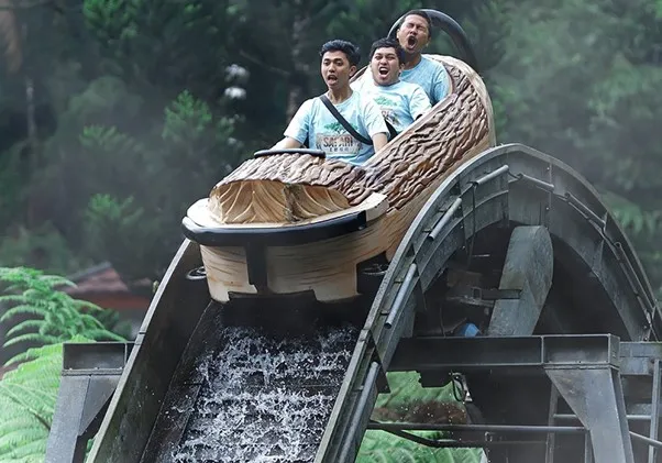 Flume Ride, 1. Baby Zoo, 2. Safari Trek, 3. Pertunjukan Satwa, 4. Safari Journey, 5. Balon Udara, 6. Boom Boom Car, 7. Safari Malam, 8. Spinning Boat, 9. Flume Ride, 10. Lolly Swing