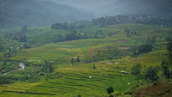 Pasir Candi, 1. Taman Buru Gunung Masigit Kareumbi, 2. Dreamland Cicalengka, 3. Bukit Teletubbies, 4. Puncak Suji, 5. Curug Cinulang, 6. Pasir Candi, 7. Desa Wisata Sehati