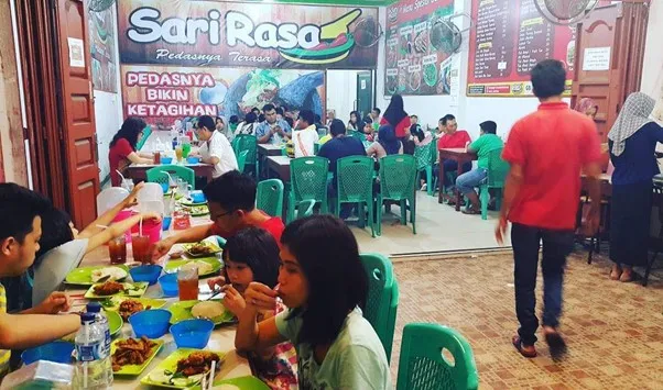 Sari Rasa, 1. Rumah Makan Kebun Pondok Punokawan, 2. Pondok Surya Binjai, 3. Sari Rasa, 4. RM Madukoro, 5. Rumah Makan Etek Jaya, 6. Waroeng Kaliki, 7. Waroeng Was Was, 8. Rumah Makan Irian, 9. Aroma Seafood, 10. Nasi Lemak Awi