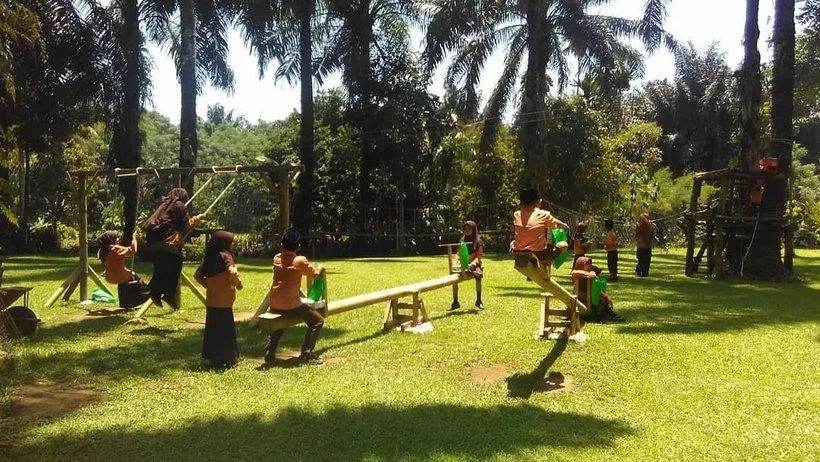 Taman Edukasi Binjai, 1. Masjid Raya Binjai, 2. Kuil Shri Mariamman, 3. Tanah Lapang Merdeka Binjai, 4. Taman Selfie Binjai, 5. Ovany Water Park, 6. Taman Balita Kota Binjai, 7. Pasar Kaget Binjai, 8. Taman Edukasi Binjai, 9. Stasiun Binjai, 10. Pantai Florida