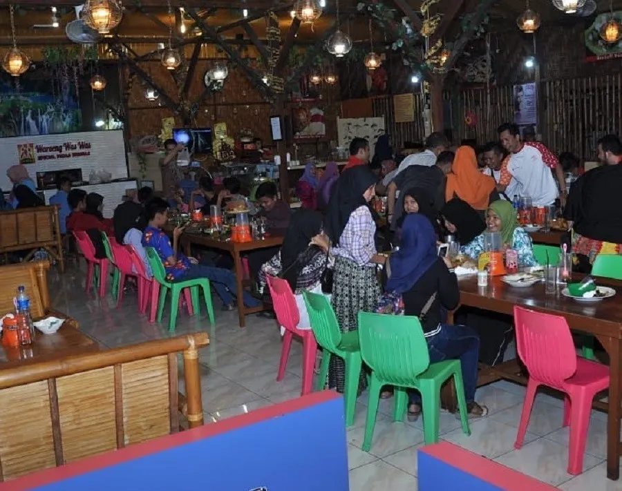 Waroeng Was Was, 1. Rumah Makan Kebun Pondok Punokawan, 2. Pondok Surya Binjai, 3. Sari Rasa, 4. RM Madukoro, 5. Rumah Makan Etek Jaya, 6. Waroeng Kaliki, 7. Waroeng Was Was, 8. Rumah Makan Irian, 9. Aroma Seafood, 10. Nasi Lemak Awi