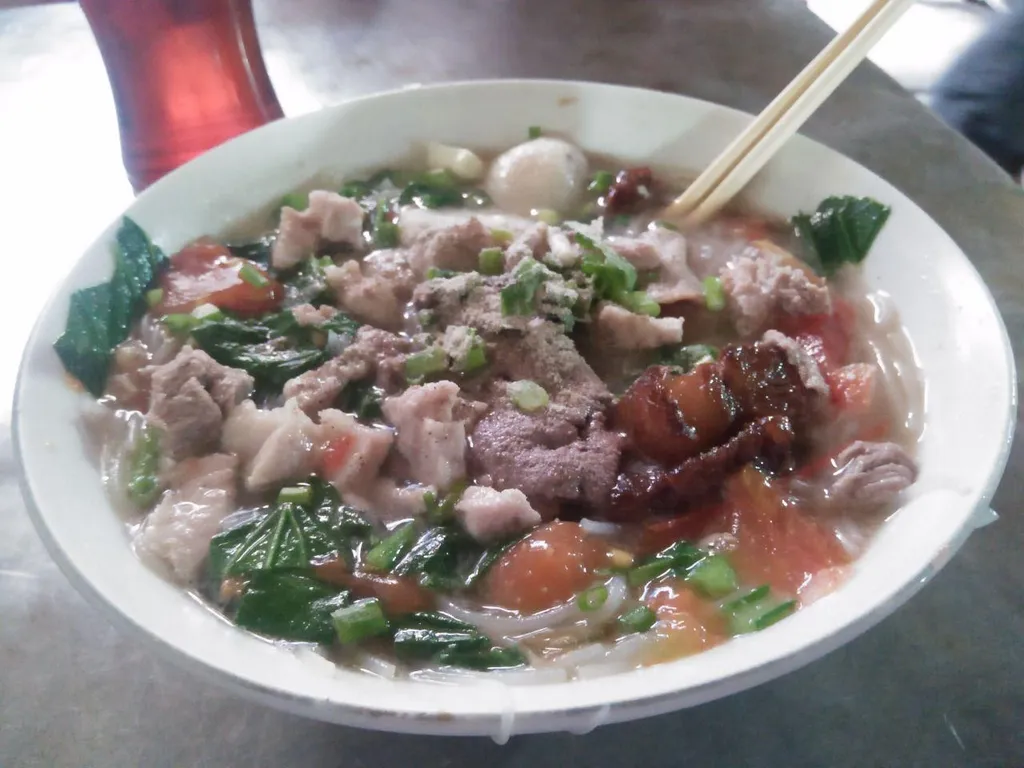 Mie Goyang, 1. Nasi Galung, 2. Roti Ganda, 3. Ikan Mas Naniura, 4. Mie Gomak, 5. Roti Ketawa, 6. Babi Panggang, 7. Mie Goyang, 8. Mie Sop, 9. Lontong Mie