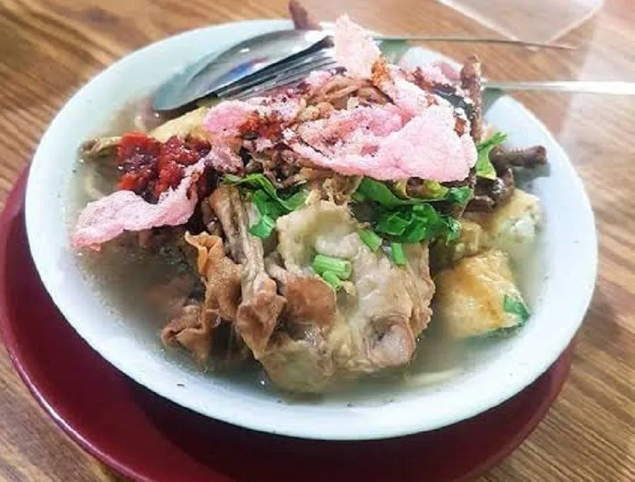 Mie Sop, 1. Nasi Galung, 2. Roti Ganda, 3. Ikan Mas Naniura, 4. Mie Gomak, 5. Roti Ketawa, 6. Babi Panggang, 7. Mie Goyang, 8. Mie Sop, 9. Lontong Mie
