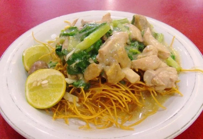 Mie Titi, 1. Pallubasa, 2. Roti Maros, 3. Jalangkote, 4. Sup Konro, 5. Burasa, 6. Bubur Bassang, 7. Pisang Epe, 8. Mie Titi