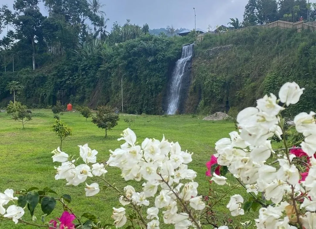 Agrowisata Tanjung Sakti, 1. Taman 1000 Bunga Rumphon Cabe, 2. Curup Buluh Lahat, 3. Bukit Besar, 4. Danau Biru Keban, 5. Bukit Serelo, 6. Pelancu Ulak Pandan, 7. Taman Batu Organik, 8. Green Canyon Pulau Pinang, 9. Agrowisata Tanjung Sakti, 10. Penangkaran Gajah Lahat