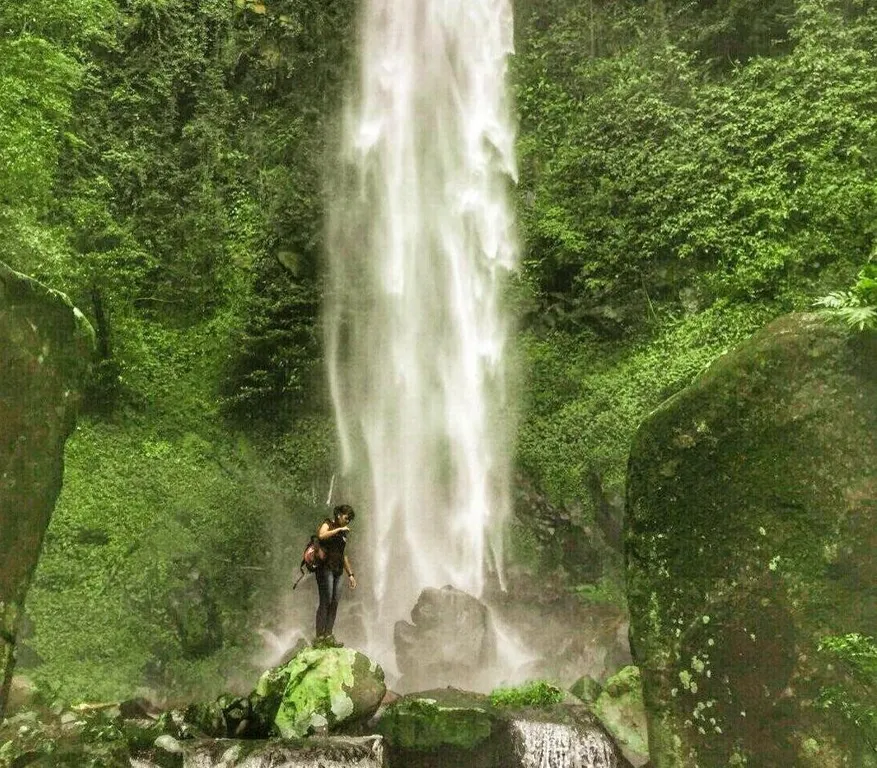 Air Terjun Boro, 1. Pulau Libukang, 2. Bukit Bosolo, 3. Air Terjun Tama’lulua, 4. Air Terjun Boro, 5. Bukit Sinalu Bulu Jaya, 6. Air Terjun Pelangi Lembah Impian (Malulua Rumbia), 7. Lembah Hijau Rumbia Resort, 8. PLTB Tolo, 9. Batu Karst Pundo Siping, 10. Kampoeng Mangrove Ra'ra