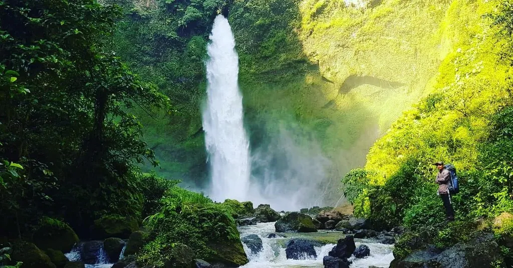 Air Terjun Bale, 1. Air Terjun 7 Tingkat, 2. Air Terjun Gunung Nyawe, 3. Air Terjun Bidadari, 4. Air Terjun Maung, 5. Air Terjun Goa Mata, 6. Air Terjun Perigi, 7. Air Terjun Bale, 8. Air Terjun Ujan Panas