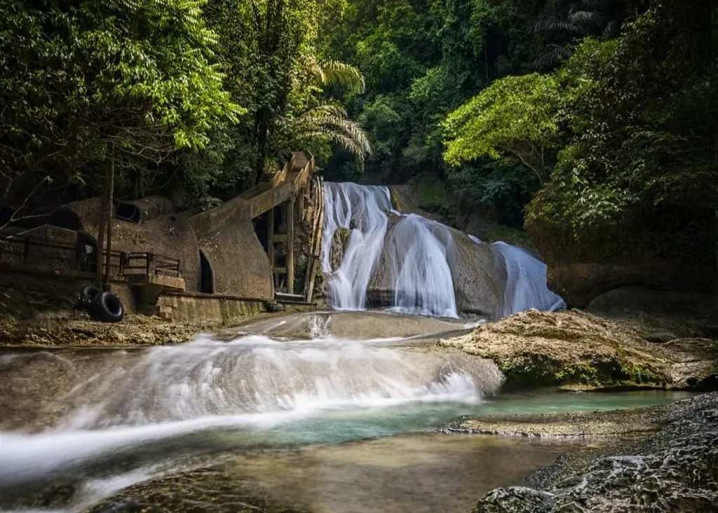 Air Terjun Bantimurung, 1. Helena Sky Bridge, 2. Puncak Makkaroewa, 3. Sungai Pute, 4. Leang Petta, 5. Pantai Kuri Caddi, 6. Taman Leang-Leang, 7. Air Terjun Bantimurung, 8. Wisata Bulu Saukang, 9. Air Terjun Taipa, 10. Kampung Rammang-Rammang