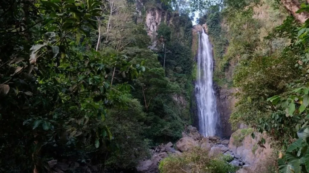 Air Terjun Bissappu, 1. Bukit Muntea, 2. Pantai Seruni, 3. Mini Showfarm, 4. Pantai Marina, 5. Air Terjun Bissappu, 6. Rumah Adat Balla Lompoa, 7. Hutan Pinus Rombeng, 8. Goa Batu Ejayya, 9. Permandian Eremerasa, 10. Air Terjun Simoko