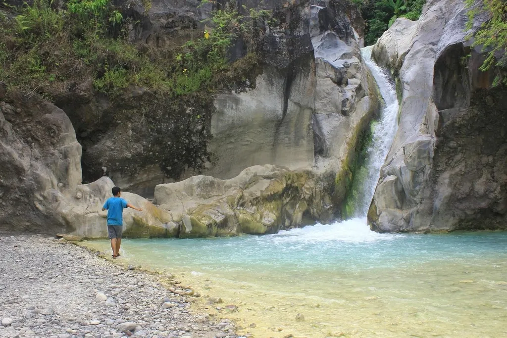 Air Terjun Kuda Sembrani, 1. Air Terjun Madu, 2. Air Terjun Jeruk Manis, 3. Air Terjun Mangku Sakti, 4. Air Terjun Semporonan, 5. Air Terjun Umar Maya, 6. Air Terjun Mangku Kodek, 7. Air Terjun Kuda Sembrani, 8. Air Terjun Penimbungan, 9. Air Terjun Otak Kokok, 10. Air Terjun Dewi Selendang