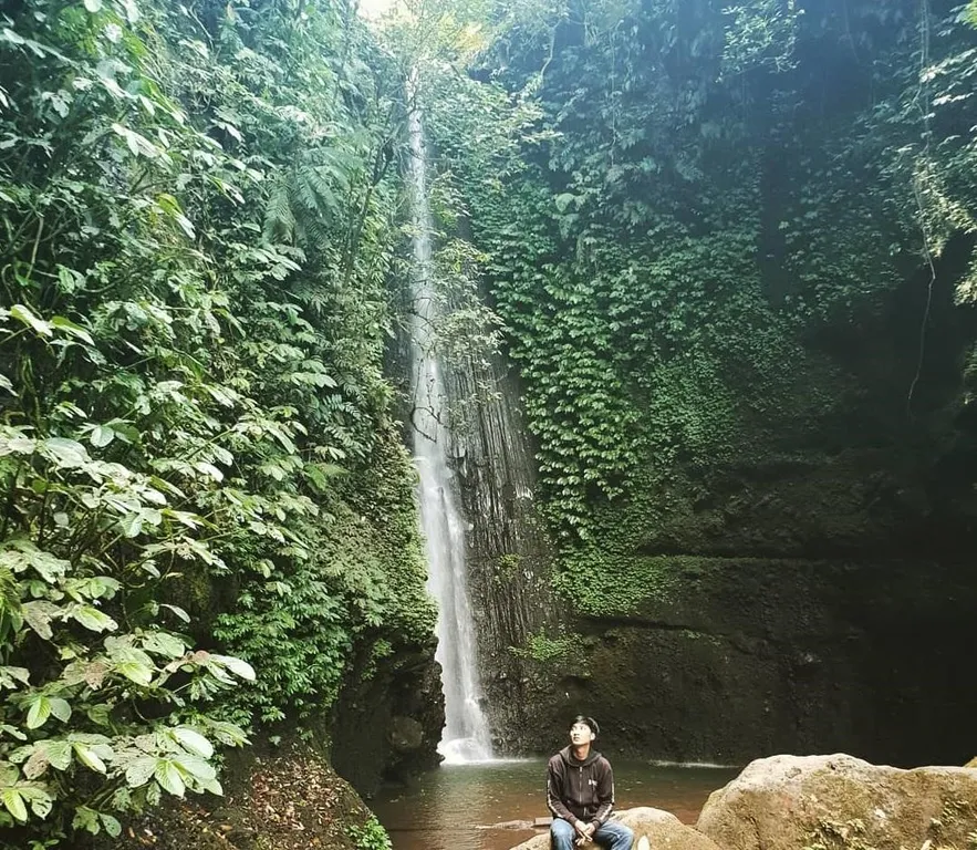 Air Terjun Jeruk Manis, 1. Air Terjun Madu, 2. Air Terjun Jeruk Manis, 3. Air Terjun Mangku Sakti, 4. Air Terjun Semporonan, 5. Air Terjun Umar Maya, 6. Air Terjun Mangku Kodek, 7. Air Terjun Kuda Sembrani, 8. Air Terjun Penimbungan, 9. Air Terjun Otak Kokok, 10. Air Terjun Dewi Selendang