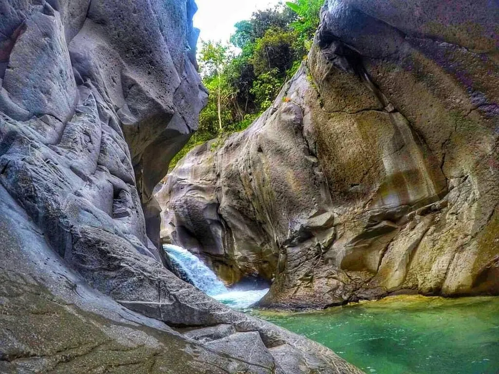 Air Terjun Mangku Kodek, 1. Air Terjun Madu, 2. Air Terjun Jeruk Manis, 3. Air Terjun Mangku Sakti, 4. Air Terjun Semporonan, 5. Air Terjun Umar Maya, 6. Air Terjun Mangku Kodek, 7. Air Terjun Kuda Sembrani, 8. Air Terjun Penimbungan, 9. Air Terjun Otak Kokok, 10. Air Terjun Dewi Selendang