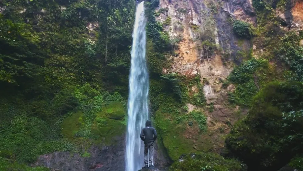 Air Terjun Pelangi Lembah Impian (Malulua Rumbia), 1. Pulau Libukang, 2. Bukit Bosolo, 3. Air Terjun Tama’lulua, 4. Air Terjun Boro, 5. Bukit Sinalu Bulu Jaya, 6. Air Terjun Pelangi Lembah Impian (Malulua Rumbia), 7. Lembah Hijau Rumbia Resort, 8. PLTB Tolo, 9. Batu Karst Pundo Siping, 10. Kampoeng Mangrove Ra'ra