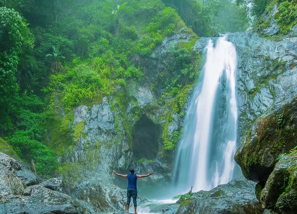 Air Terjun Taipa, 1. Helena Sky Bridge, 2. Puncak Makkaroewa, 3. Sungai Pute, 4. Leang Petta, 5. Pantai Kuri Caddi, 6. Taman Leang-Leang, 7. Air Terjun Bantimurung, 8. Wisata Bulu Saukang, 9. Air Terjun Taipa, 10. Kampung Rammang-Rammang