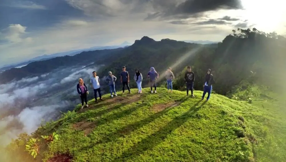 Bukit Besar, 1. Taman 1000 Bunga Rumphon Cabe, 2. Curup Buluh Lahat, 3. Bukit Besar, 4. Danau Biru Keban, 5. Bukit Serelo, 6. Pelancu Ulak Pandan, 7. Taman Batu Organik, 8. Green Canyon Pulau Pinang, 9. Agrowisata Tanjung Sakti, 10. Penangkaran Gajah Lahat