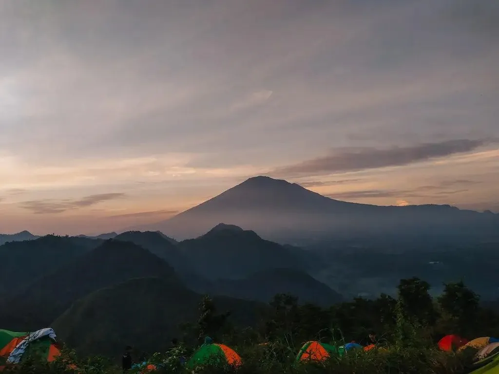 Bukit Sanghyang Dora, 1. Cadas Gantung, 2. Bukit Kanaga, 3. Bumi Perkemahan Cipanten, 4. Bukit Mercury Sayang Kaak, 5. Bumi Perkemahan Cidewata, 6. Bukit Sanghyang Dora, 7. Bumi Perkemahan Telaga Pancar, 8. Bumi Perkemahan Desa Pajajar, 9. Camping Ground Curug Leles, 10. Bukit Pamoroan
