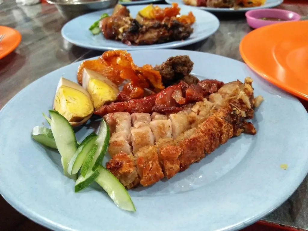 Babi Panggang, 1. Nasi Galung, 2. Roti Ganda, 3. Ikan Mas Naniura, 4. Mie Gomak, 5. Roti Ketawa, 6. Babi Panggang, 7. Mie Goyang, 8. Mie Sop, 9. Lontong Mie