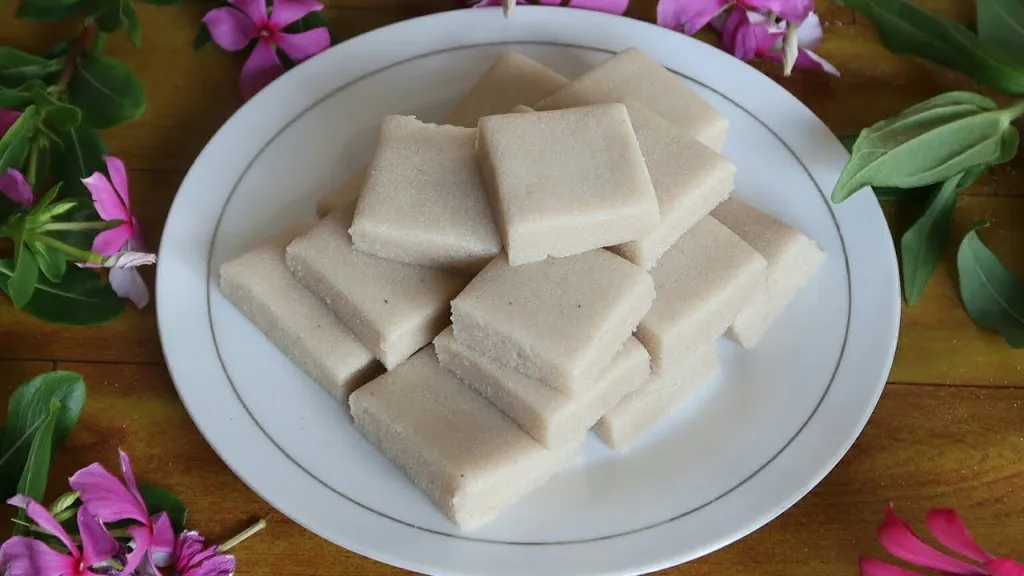 Bareh Randang, 1. Batiah, 2. Galamai, 3. Rendang Telur Kering, 4. Rendah Runtiah, 5. Rendang Paru, 6. Kerupuk Sanjai, 7. Bareh Randang, 8. Karupuk Jangek, 9. Pangek Cubadak, 10. Saluang