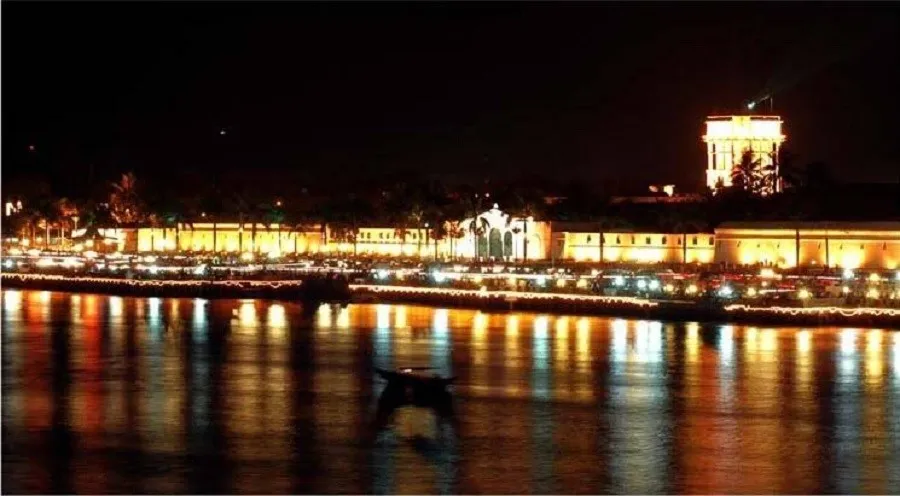 Benteng Kuto Besak, 1. Sudirman Walk, 2. Jembatan Ampera, 3. Kambang Iwak, 4. Benteng Kuto Besak, 5. Tugu Iwak Belido, 6. Bundaran Air Mancur Palembang, 7. Jakabaring Sport City