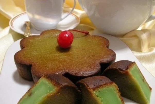 Bolu Kemojo, 1. Dodol Nenas , 2. Bolu Kemojo, 3. Lempuk Durian , 4. Keripik Cabe Dumai, 5. Bubur Lambuk, 6. Es Samudra, 7. Kain Songket