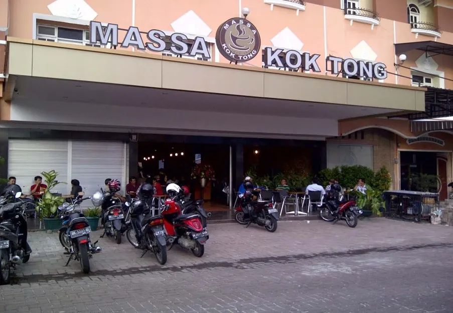 Cafe Massa Kok Tong, 1. Titanium Cafe, 2. DL Cafe &amp; Resto, 3. Arya Inn Cafe, 4. Aplus Cafe and Resto, 5. Mr. Browns Cafe, 6. Cafe Massa Kok Tong, 7. Nature' Coffee and Tea House, 8. Cafe Eldivo, 9. Kedai Kopi Sedap, 10. Kopi Bahagia