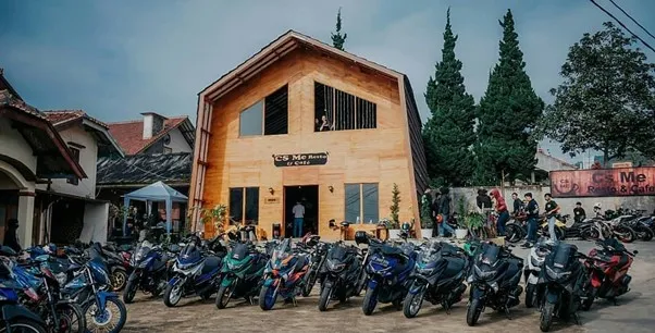 Cs Me Café & Resto, 1. Warung Kopi Gunung, 2. Cs Me Café & Resto, 3. Mountain Ground Coffee and Eatery, 4. Woza Café, 5. Bambooberry, 6. Rasamala Café & Resto, 7. Kampung Gombong Resto & Café, 8. Glamping Patenggang Pinisi Resto, 9. Lembah Ciwidey