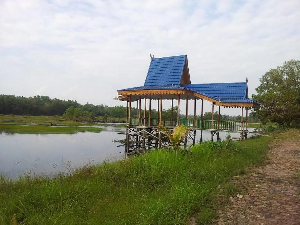 Danau Bunga Tujuh, 1. Pantai Teluk Makmur, 2. Hutan Wisata Dumai, 3. Danau Bunga Tujuh, 4. Wisata Mancing Pantai Pak Ngah, 5. Bandar Bakau Dumai, 6. Taman Bukit Gelanggang, 7. Tugu Lancang Kuning, 8. Pantai Koneng, 9. Masjid Raya Al-Manan, 10. Taman Telaga Tirta Patra