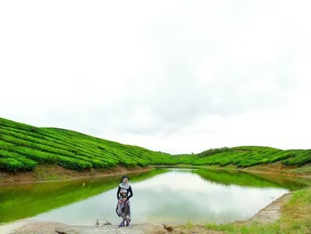 Danau Rawang, 1. Kebun Teh Sidamanik Bah Butong, 2. Air Terjun Bah Biak, 3. Danau Rawang, 4. Pemandian Bah Damanik, 5. Pemandian Aek Simatahuting, 6. Bukit Sipolha