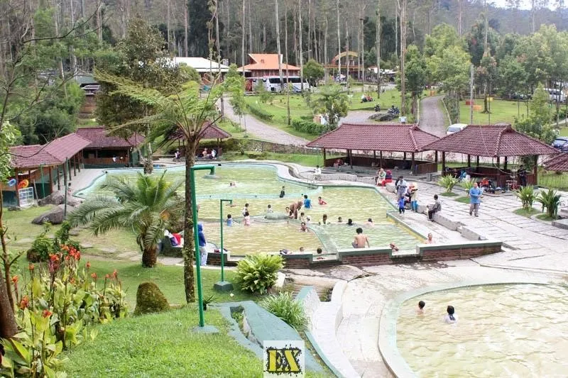 EmTe Highland Resort, 1. Barusen Hills, 2. Palalangon Park, 3. Kampung Cai Ranca Upas, 4. Ciwidey Valley Hot Spring Water, 5. Kolam Alami di Kawah Rengganis, 6. EmTe Highland Resort, 7. Kolam Renang Ciwalini, 8. Kolam Renang Air Panas Cimanggu, 9. Kolam Renang Air Panas Punceling Pass