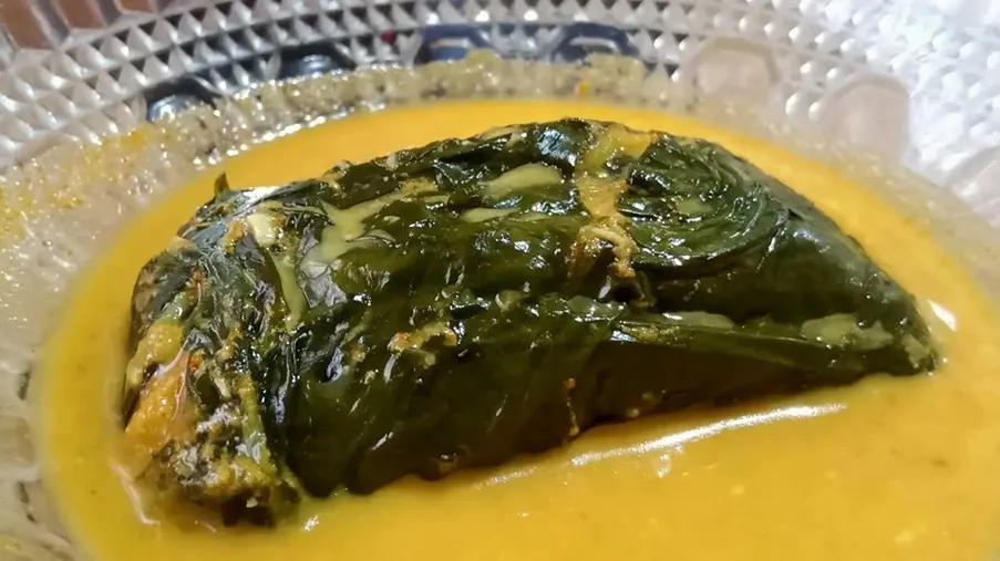 Gulai Paluik, 1. Galamai, 2. Batiah, 3. Rendang Talua, 4. Pangek Cubadak, 5. Gulai Paluik, 6. Rendang Runtiah, 7. Bareh Randang, 8. Katupek Gulai Paku, 9. Rendang Paru, 10. Sate Danguang-Danguang
