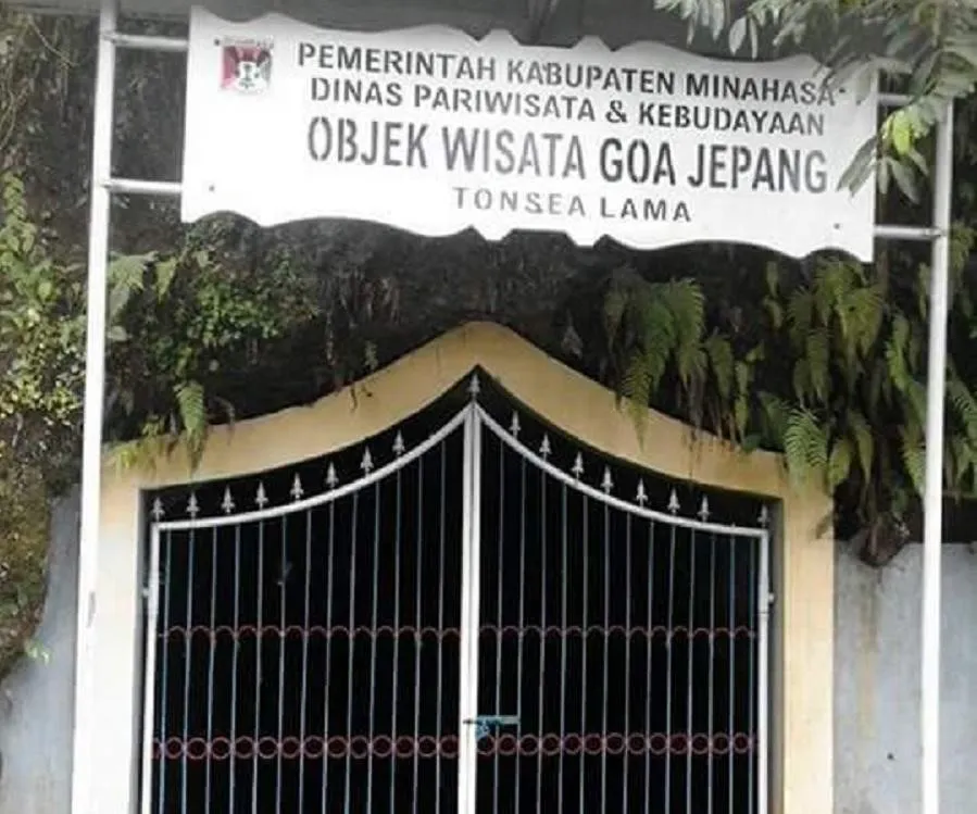 Goa Jepang Tonsealama, 1. Benteng Moraya, 2. Uluna Tondano, 3. Danau Tondano, 4. Masjid Agung Al-Falah Kyai Mojo, 5. Patung Sarapung Korengkeng, 6. Lekow Wangko, 7. Kolam Air Panas Citos Koya, 8. Taman Kota Tondano, 9. Goa Jepang Tonsealama, 10. Tree House Puncak Urongo