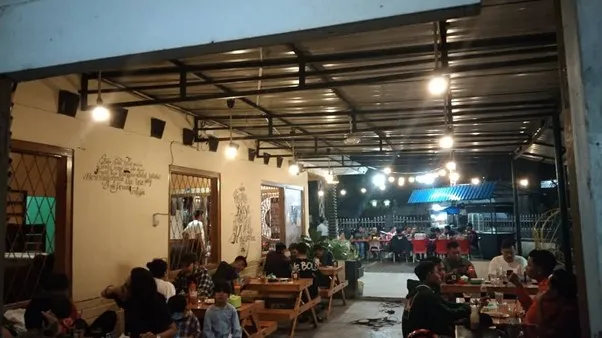 Indie kopi, 1. Lim’s Café Kok Tong, 2. Replika Yard, 3. Taman Selfie, 4. Koetaradja kopi, 5. Dylan Coffee, 6. Veteran Coffee, 7. Café Teras, 8. Café Jumpa Tengah, 9. Streetbar Binjai, 10. Indie kopi