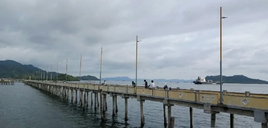Jembatan Kuning, 1. Bukit Tor Simarbarimbing, 2. Pulau Poncan Ketek, 3. Pulau Putri, 4. Pantai Wisata Indah, 5. Sibolga Square, 6. Pulau Poncan Gadang, 7. Bukit Ketapang, 8. Batu Lobang, 9. Jembatan Kuning, 10. Pulau Bangke