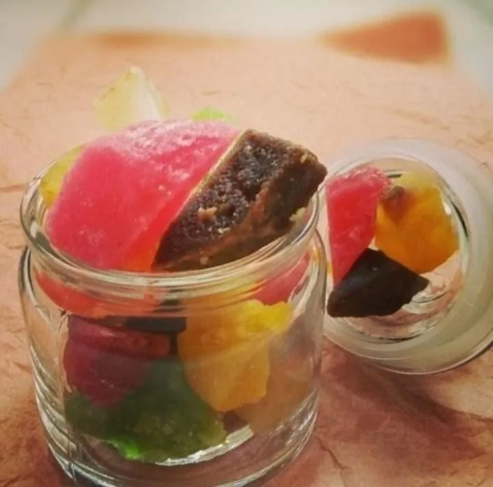 Kalua Jeruk, 1. Strawberry, 2. Bandrek abah , 3. Kalua Jeruk, 4. Cheese stick warna-warni , 5. Opak Ketan , 6. Kopi Ciwidey 