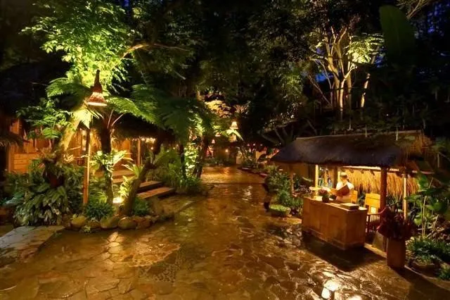 Kampung Daun, 1. Bukit Bintang, 2. Gunung Tangkuban Perahu, 3. Puncak Ciumbuleuit, 4. Tahura Giri Jaya Lembang, 5. Sapu Lidi Lembang, 6. Kebun Begonia Lembang, 7. Kampung Daun, 8. The Peak Resort Dining, 9. Di’dieu Land, 10. Grafika Cikole
