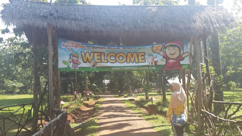 Kampoeng Maen Cibubur, 1. Taman Bunga Wiladatika, 2. Buperta Cibubur, 3. Kampung Cina, 4. Kampung Jepang, 5. Cibubur Garden Dairy, 6. Eldorado Waterpark, 7. Kampoeng Maen Cibubur, 8. Taman Lebah, 9. Telaga Arwana, 10. Taman Lalu Lintas Saka Bhayangkara