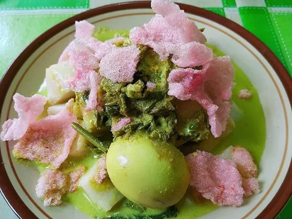 Katupek Gulai Paku, 1. Galamai, 2. Batiah, 3. Rendang Talua, 4. Pangek Cubadak, 5. Gulai Paluik, 6. Rendang Runtiah, 7. Bareh Randang, 8. Katupek Gulai Paku, 9. Rendang Paru, 10. Sate Danguang-Danguang