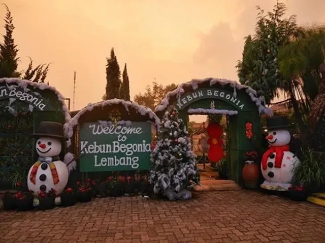 Kebun Begonia Lembang, 1. Bukit Bintang, 2. Gunung Tangkuban Perahu, 3. Puncak Ciumbuleuit, 4. Tahura Giri Jaya Lembang, 5. Sapu Lidi Lembang, 6. Kebun Begonia Lembang, 7. Kampung Daun, 8. The Peak Resort Dining, 9. Di’dieu Land, 10. Grafika Cikole