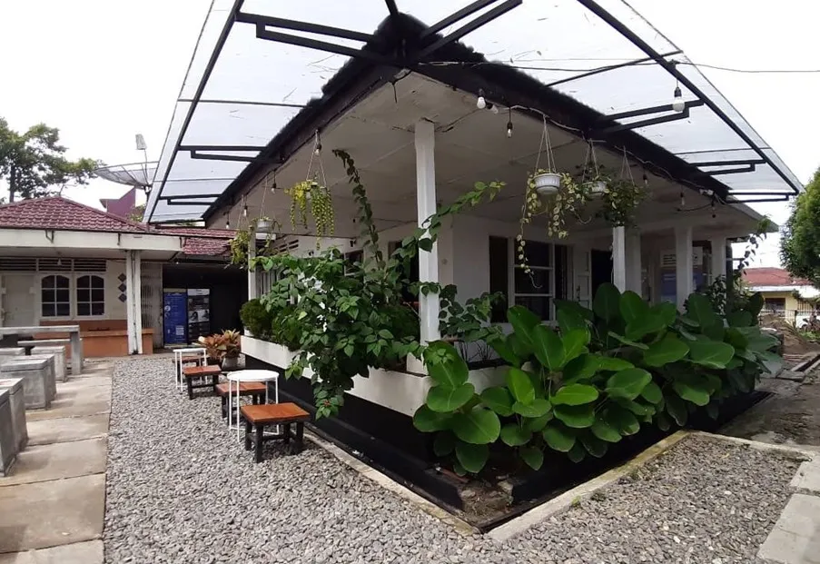 Kopi Bahagia, 1. Titanium Cafe, 2. DL Cafe &amp; Resto, 3. Arya Inn Cafe, 4. Aplus Cafe and Resto, 5. Mr. Browns Cafe, 6. Cafe Massa Kok Tong, 7. Nature' Coffee and Tea House, 8. Cafe Eldivo, 9. Kedai Kopi Sedap, 10. Kopi Bahagia