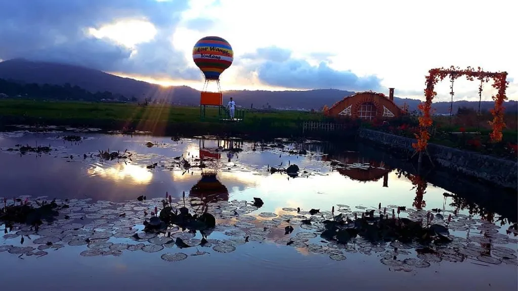 Lekow Wangko, 1. Benteng Moraya, 2. Uluna Tondano, 3. Danau Tondano, 4. Masjid Agung Al-Falah Kyai Mojo, 5. Patung Sarapung Korengkeng, 6. Lekow Wangko, 7. Kolam Air Panas Citos Koya, 8. Taman Kota Tondano, 9. Goa Jepang Tonsealama, 10. Tree House Puncak Urongo