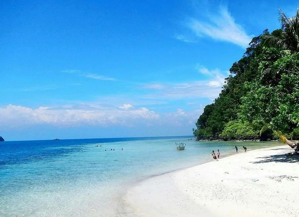 Pulau Putri, 1. Bukit Tor Simarbarimbing, 2. Pulau Poncan Ketek, 3. Pulau Putri, 4. Pantai Wisata Indah, 5. Sibolga Square, 6. Pulau Poncan Gadang, 7. Bukit Ketapang, 8. Batu Lobang, 9. Jembatan Kuning, 10. Pulau Bangke