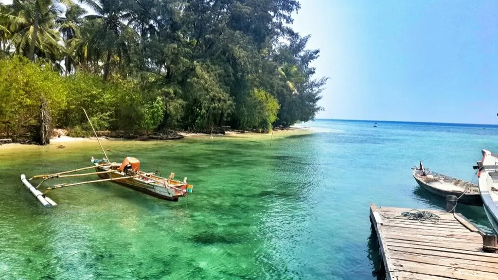 Pulau Sangiang, 1. Pantai Sambolo, 2. Pantai Pasir Putih Florida, 3. Pantai Anyer, 4. Pantai Karang Bolong, 5. Pantai Cibeureum, 6. Pulau Sangiang, 7. Tugu Nol Kilometer, 8. Puncak Sidapang