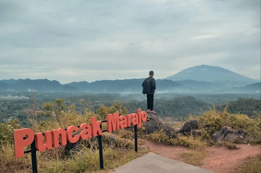 Puncak Marajo, 1. Kapalo Banda Taram, 2. Ngalau Indah, 3. Ngalau Sampik, 4. Puncak Marajo, 5. Jembatan Ratapan Ibu, 6. Panorama Ampangan, 7. Paralayang Taeh Bukik, 8. Pemandian Alam Batang Tabik, 9. Rumah Gadang di Sungai Beringin, 10. Kedai Nasi Nanak Payakumbuh