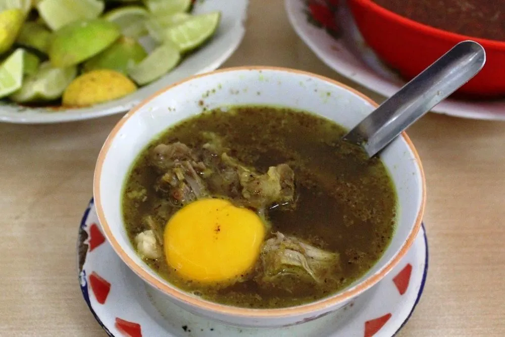 Pallubasa, 1. Pallubasa, 2. Roti Maros, 3. Jalangkote, 4. Sup Konro, 5. Burasa, 6. Bubur Bassang, 7. Pisang Epe, 8. Mie Titi