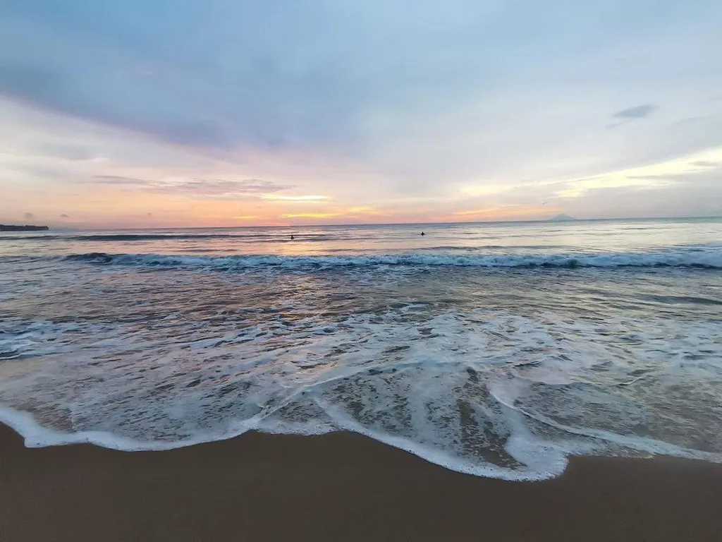 Pantai Carita, 1. Pantai Tanjung Lesung, 2. Pantai Batu Hideung, 3. Pantai Cipenyu, 4. Pantai Carita, 5. Pantai Daplangu, 6. Pantai Kerang, 7. Pantai Bugel Mega Camara, 8. Pantai Matahari, 9. Pantai Pulau Liwungan, 10. Pantai Kuntili Tanjung Lesung