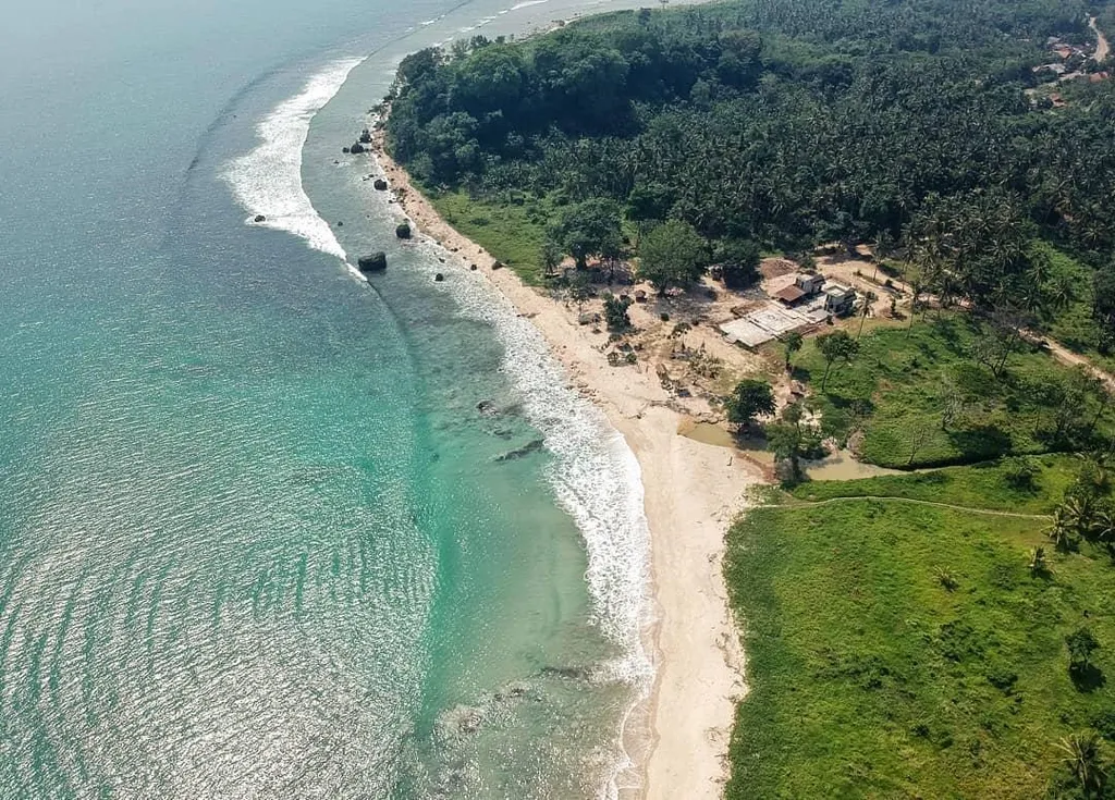 Pantai Cipenyu, 1. Pantai Tanjung Lesung, 2. Pantai Batu Hideung, 3. Pantai Cipenyu, 4. Pantai Carita, 5. Pantai Daplangu, 6. Pantai Kerang, 7. Pantai Bugel Mega Camara, 8. Pantai Matahari, 9. Pantai Pulau Liwungan, 10. Pantai Kuntili Tanjung Lesung