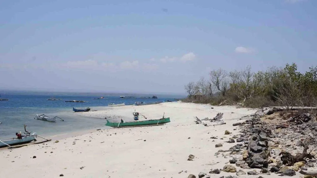 Pantai Ekas, 1. Tanjung Bloam, 2. Pantai Tangsi, 3. Pantai Kaliantan, 4. Pantai Ekas, 5. Pantai Sungkun, 6. Pantai Cemara, 7. Pantai Tanjung Perak, 8. Pantai Surga, 9. Pantai Tanjung Ringgit